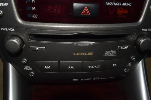 Lexus IS 220 36