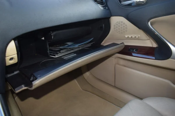 Lexus IS 220 42