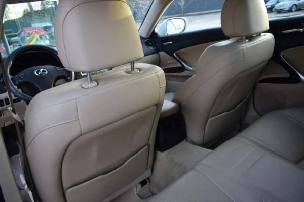 Lexus IS 220 51