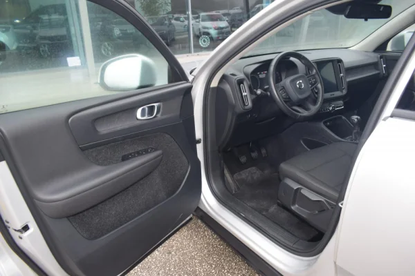 Volvo XC 40 2.0 D3 Momentum 18