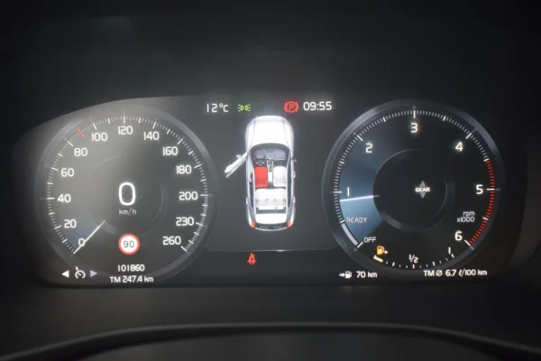 Volvo XC 40 2.0 D3 Momentum 27