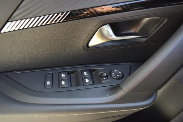 Peugeot 2008 1.2 PureTech Allure Pack 11