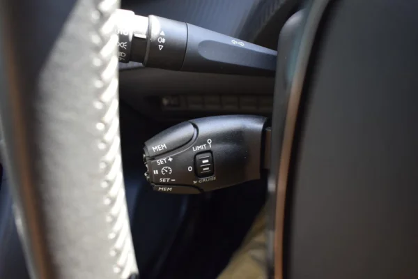 Peugeot 2008 1.2 PureTech Allure Pack 18