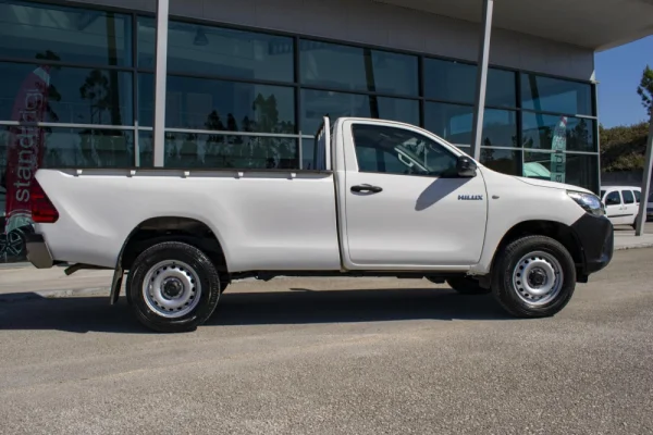 Toyota Hilux 2.4 D-4D 4X2 8
