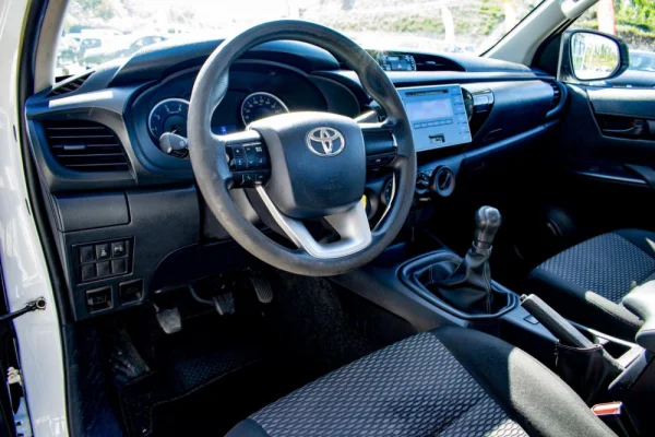 Toyota Hilux 2.4 D-4D 4X2 9