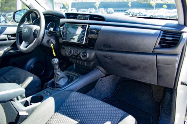 Toyota Hilux 2.4 D-4D 4X2 10