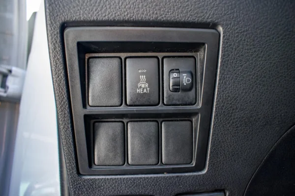 Toyota Hilux 2.4 D-4D 4X2 14
