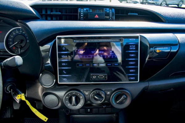 Toyota Hilux 2.4 D-4D 4X2 21