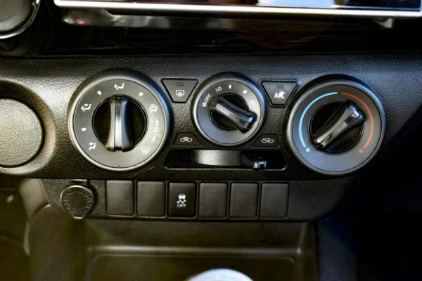 Toyota Hilux 2.4 D-4D 4X2 24