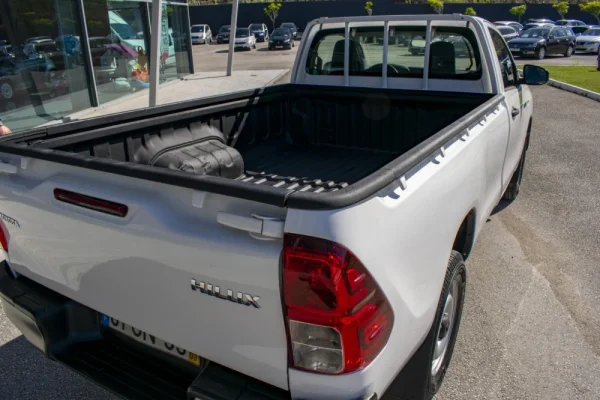 Toyota Hilux 2.4 D-4D 4X2 32