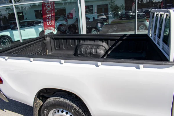 Toyota Hilux 2.4 D-4D 4X2 33
