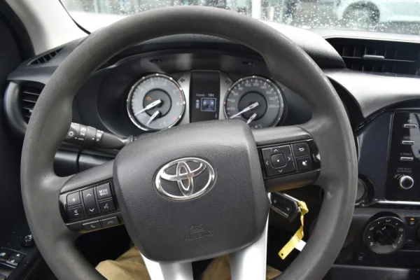 Toyota Hilux 2.4 D-4D 4WD 10