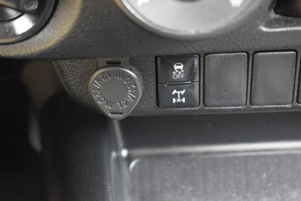 Toyota Hilux 2.4 D-4D 4WD 24