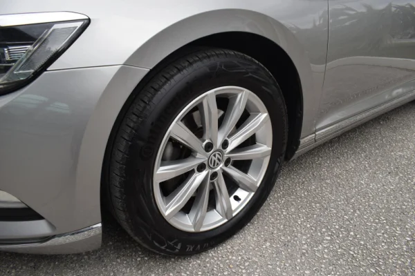 Volkswagen Passat 2.0 TDI Highline 10