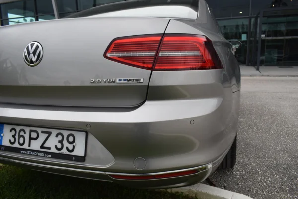 Volkswagen Passat 2.0 TDI Highline 14