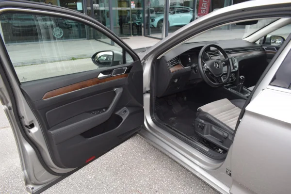 Volkswagen Passat 2.0 TDI Highline 15