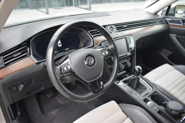 Volkswagen Passat 2.0 TDI Highline 17