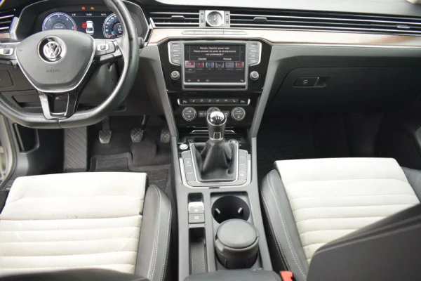 Volkswagen Passat 2.0 TDI Highline 25