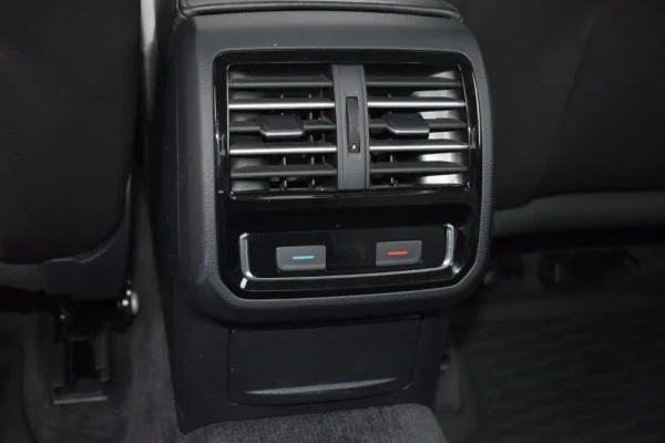 Volkswagen Passat 2.0 TDI Highline 43