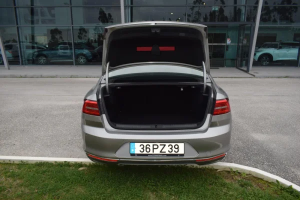 Volkswagen Passat 2.0 TDI Highline 44