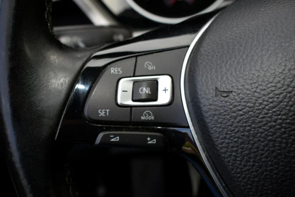 Volkswagen Touran 1.6 TDI Confortline 24
