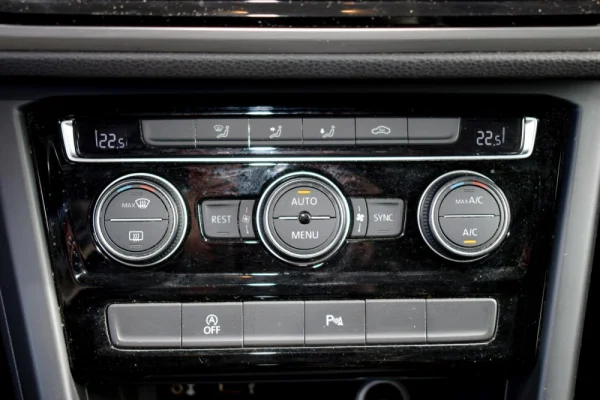Volkswagen Touran 1.6 TDI Confortline 32