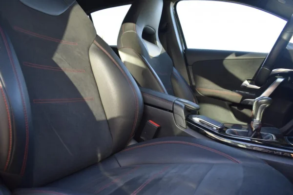 Mercedes-Benz A 180 d AMG Line 2.0 37