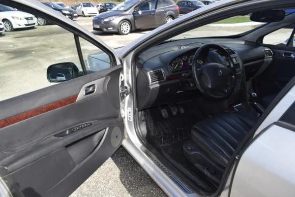 Peugeot 407 SW 1.6 HDi Executive 10