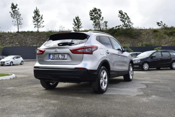 Nissan Qashqai 1.5 dCi N-Connecta Business 6