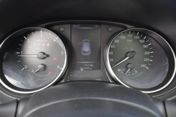 Nissan Qashqai 1.5 dCi N-Connecta Business 27