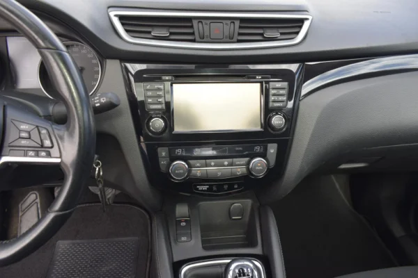 Nissan Qashqai 1.5 dCi N-Connecta Business 31
