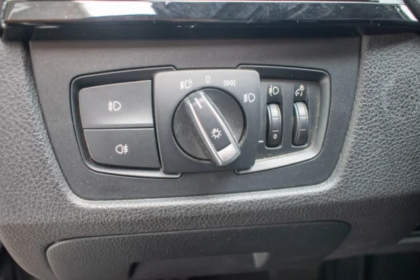 BMW 318 d Touring Sport 11