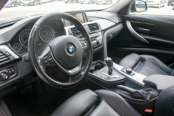 BMW 318 d Touring Sport 12