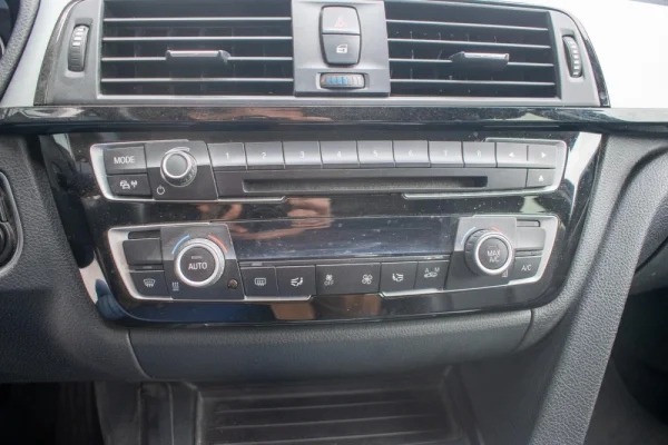 BMW 318 d Touring Sport 22