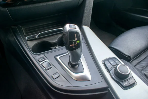BMW 318 d Touring Sport 23