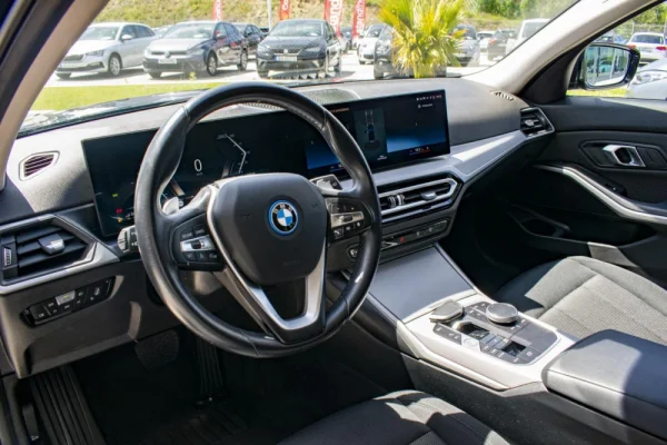 BMW 320 e Touring Auto 22