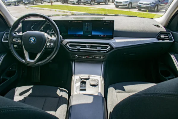 BMW 320 e Touring Auto 23