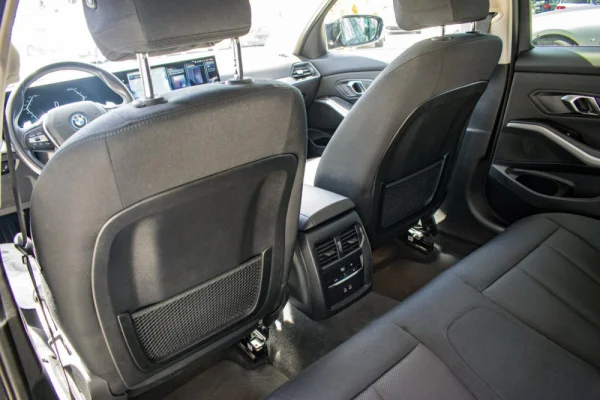 BMW 320 e Touring Auto 47