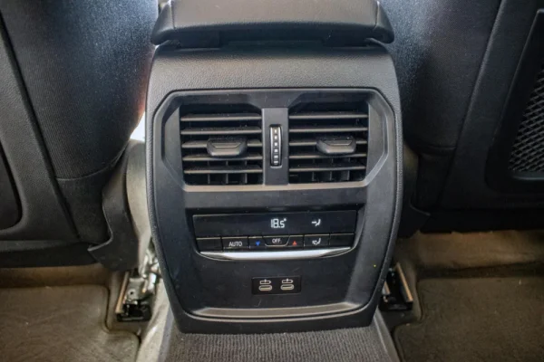 BMW 320 e Touring Auto 48