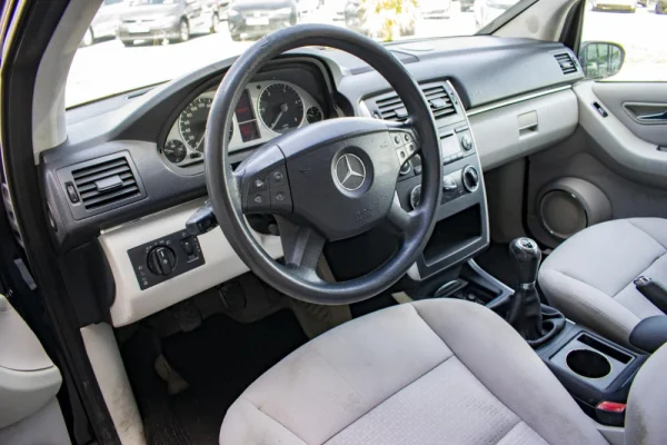 Mercedes-Benz B 180 CDi 14