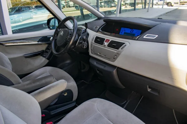 Citroen C4 Picasso Outro 18