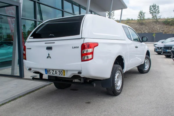 Mitsubishi L200 2.4 DI-D 4WD 7