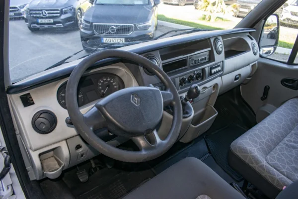 Renault Master 2.5 dCi L3H3 12