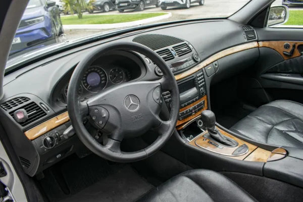 Mercedes-Benz E 270 CDi Elegance 14