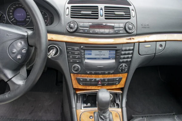 Mercedes-Benz E 270 CDi Elegance 21