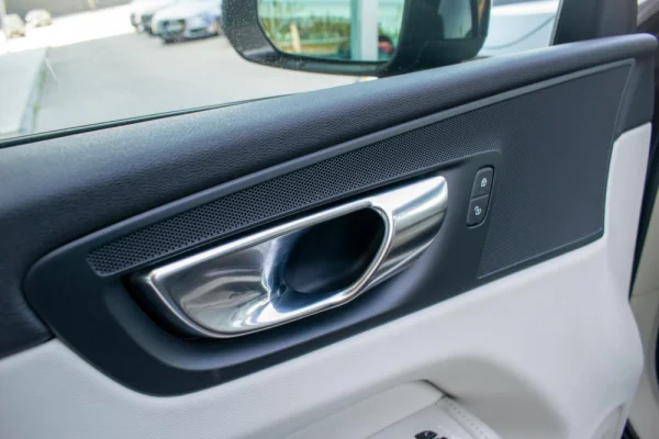 Volvo XC 60 2.0 B4 Momentum 15