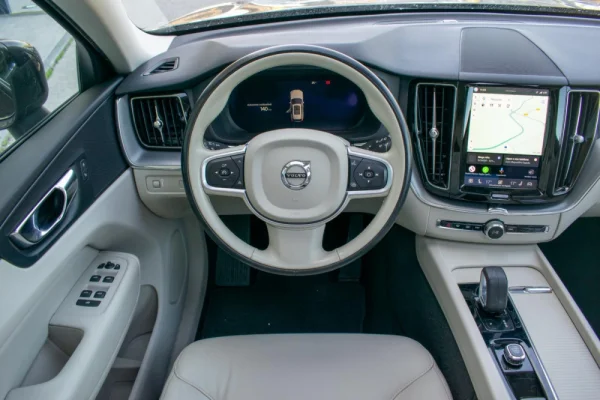 Volvo XC 60 2.0 B4 Momentum 20