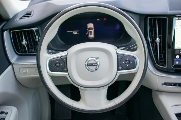 Volvo XC 60 2.0 B4 Momentum 21