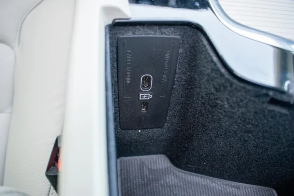 Volvo XC 60 2.0 B4 Momentum 34
