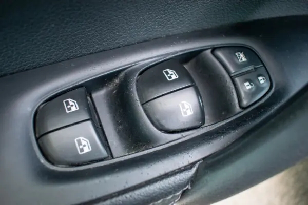 Nissan Qashqai 1.5 dCi N-Connecta J18 17
